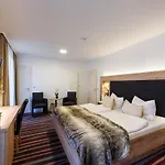 Wellness & Ayurveda Am Eichenberg 호텔 4*