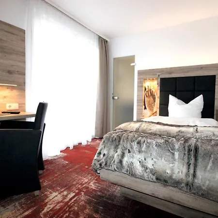 Отель Wellness & Ayurveda Am Eichenberg 4*